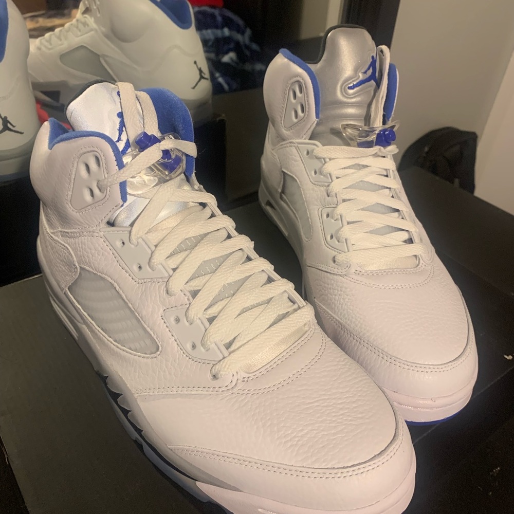 LIKE NEW** Jordan 5 Retro White Stealth